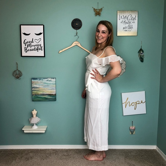 Wide Leg White Jumpsuit with Ruffle Sleeves B1 - Picture 5 of 8